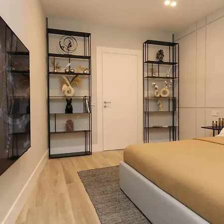 Luxurious Styled 2br Penthouse-fully Renovated-secure Parking-great Terrace & View, Historical Centre, Only One In Apartment