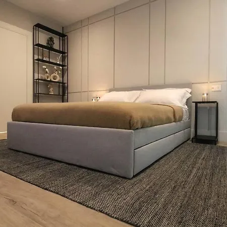 Apartment Luxurious Styled 2br Penthouse-fully Renovated-secure Parking-great Terrace & View, Historical Centre, Only One In *