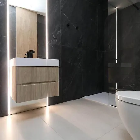 Διαμέρισμα Luxurious Styled 2br Penthouse-fully Renovated-secure Parking-great Terrace & View, Historical Centre, Only One In