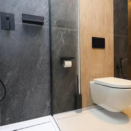 Διαμέρισμα Luxurious Styled 2br Penthouse-fully Renovated-secure Parking-great Terrace & View, Historical Centre, Only One In Όλμπια