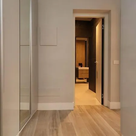 Διαμέρισμα Luxurious Styled 2br Penthouse-fully Renovated-secure Parking-great Terrace & View, Historical Centre, Only One In Όλμπια