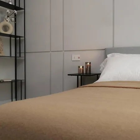 Διαμέρισμα Luxurious Styled 2br Penthouse-fully Renovated-secure Parking-great Terrace & View, Historical Centre, Only One In