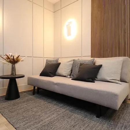 Luxurious Styled 2br Penthouse-fully Renovated-secure Parking-great Terrace & View, Historical Centre, Only One In *